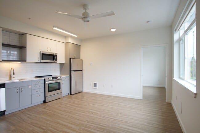 Building Photo - Top Floor 1-Bed w/Condo-Grade Finishes & $500 OFF!