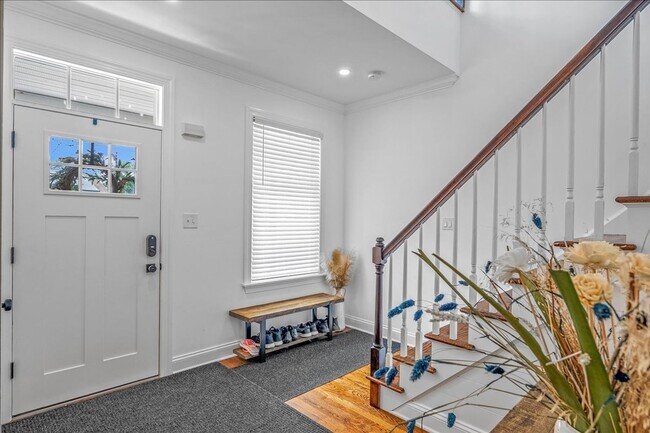 Building Photo - Beautifully Renovated 4 Bedroom 2.5 Bathroom Colonial