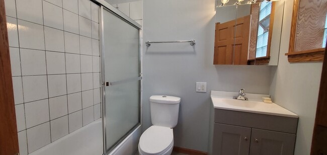 Building Photo - 2554 W Walton St