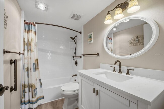 Building Photo - 1600 1st Ave W