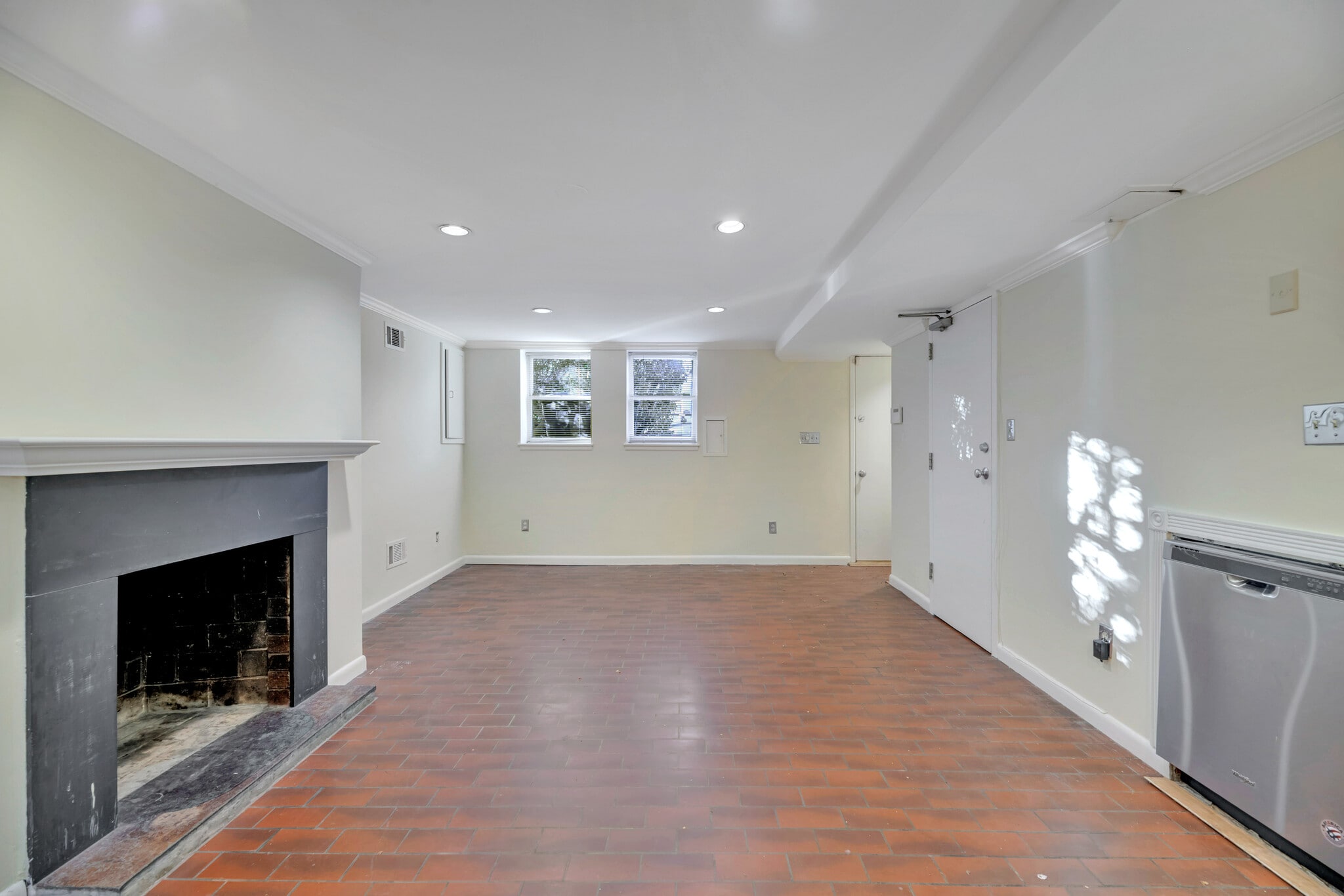 Building Photo - 308 11th St SE