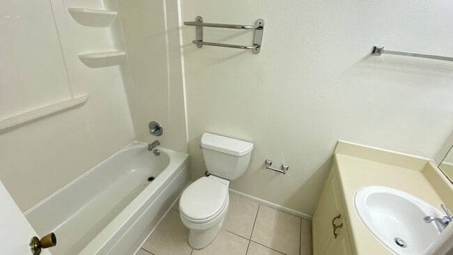 Building Photo - 2 Bedroom, 2 Bath in Kissimmee!