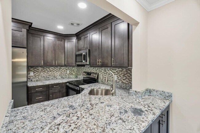 Building Photo - 15B Andover Ct