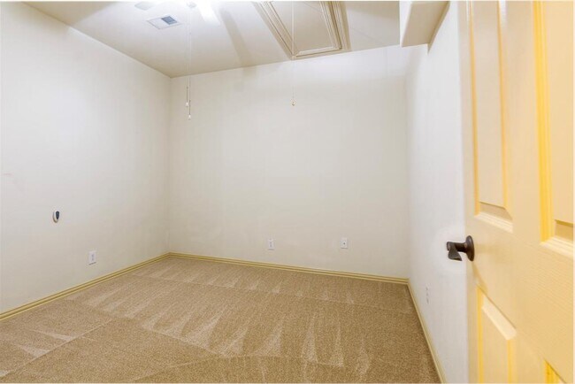Building Photo - 62 S Longsford Cir