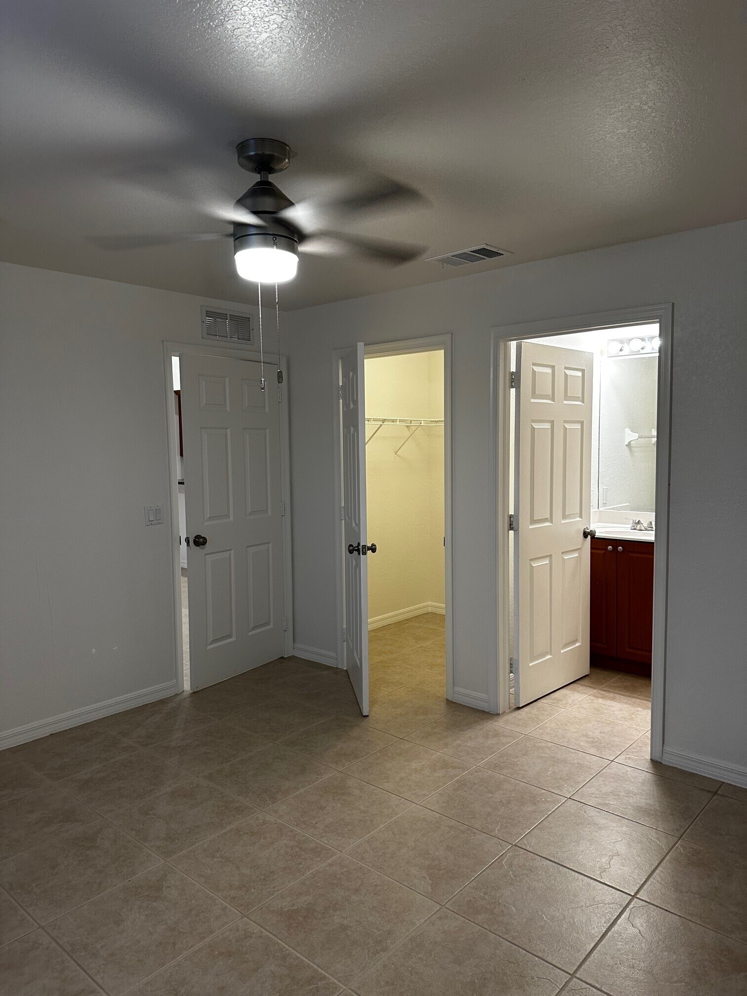 Building Photo - 10413 Kidron Ave