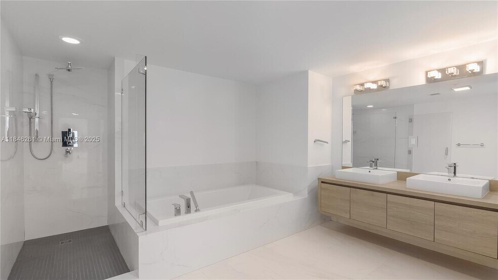 Building Photo - 400 Sunny Isles Blvd