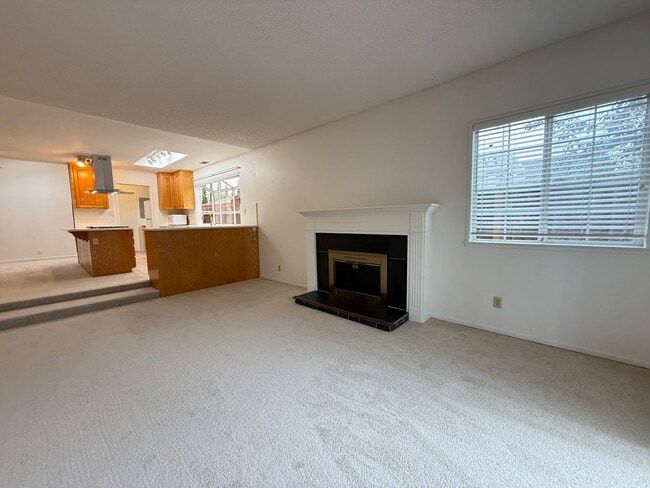 Building Photo - Single Story Home in Quiet Neigbhorhood Ne...