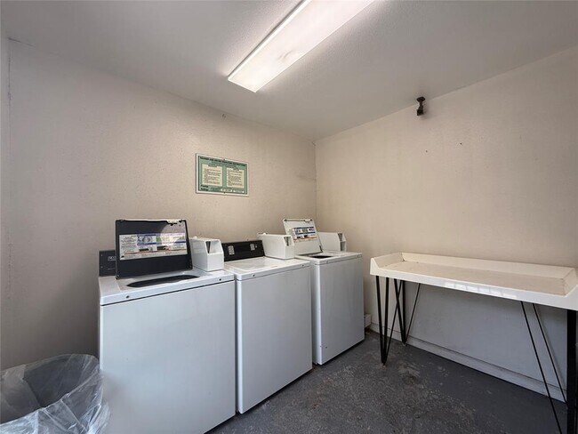 Building Photo - 1530 Heights Blvd
