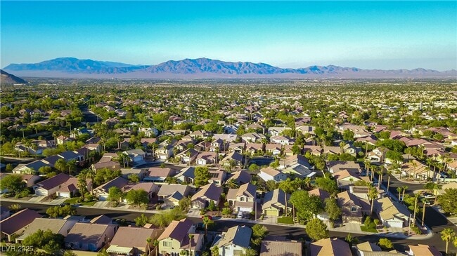 Building Photo - 9901 Trailwood Dr