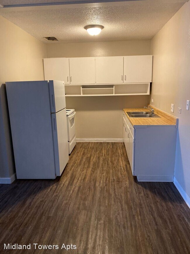 Building Photo - 2800 W Illinois Ave