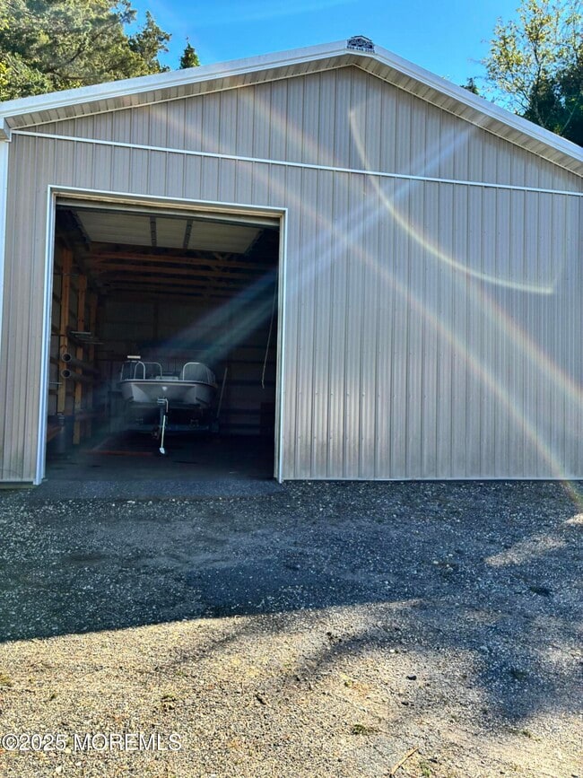 Building Photo - 328 E Main St