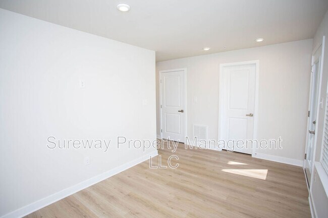 Building Photo - 8 Foxwood Dr
