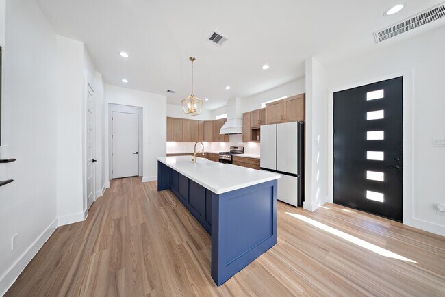 Building Photo - 1130 Miller Rd