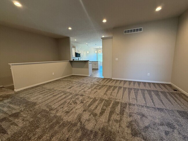 Building Photo - 7004 Claystone Dr