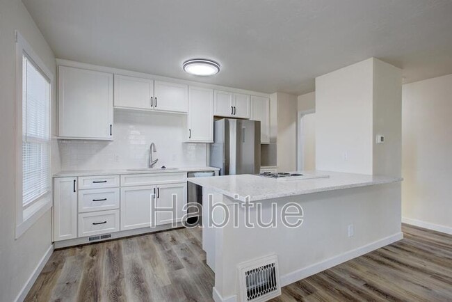 Building Photo - 1000 N 27th St