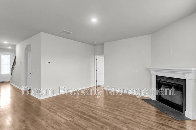 Building Photo - 227 Shortmarsh St