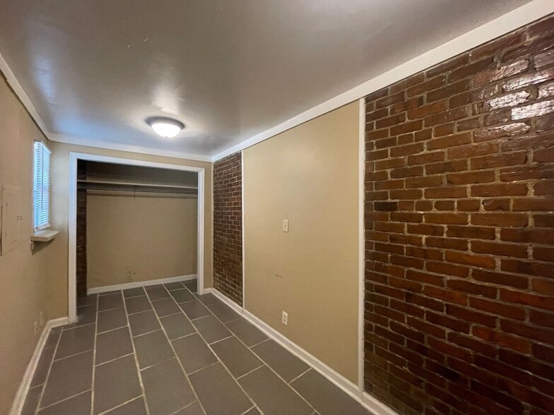 Building Photo - 895 Mulberry St
