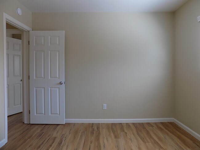 Building Photo - m497 - Mateer