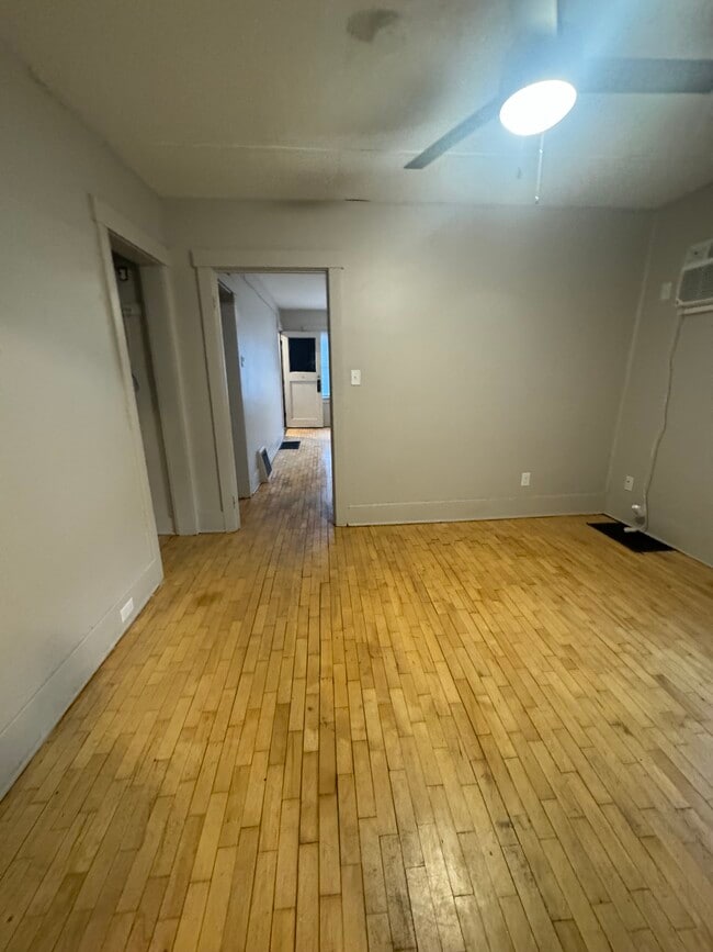 Building Photo - 165 Huff St