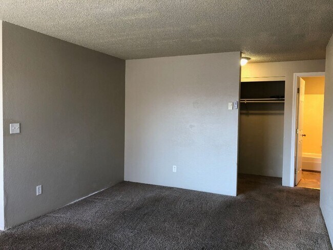 Building Photo - 244 W Clark St