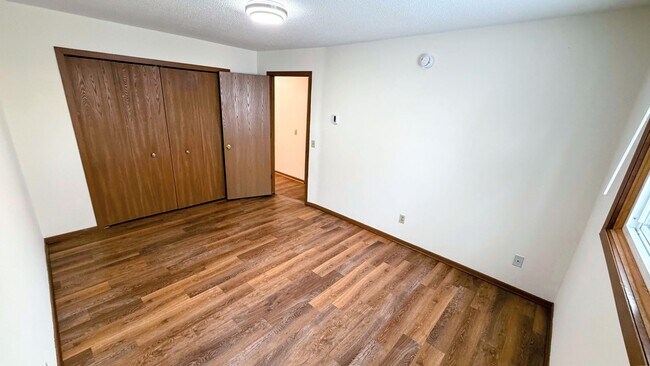 Building Photo - Spacious 3-Bedroom Apartment in Como!