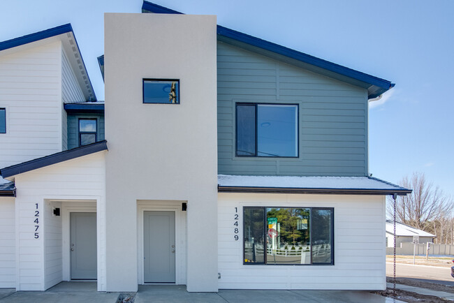 Building Photo - Brand New Townhome!