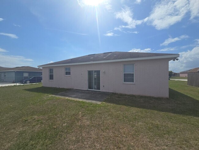 Building Photo - Remodeled 3 bed 2 bath home