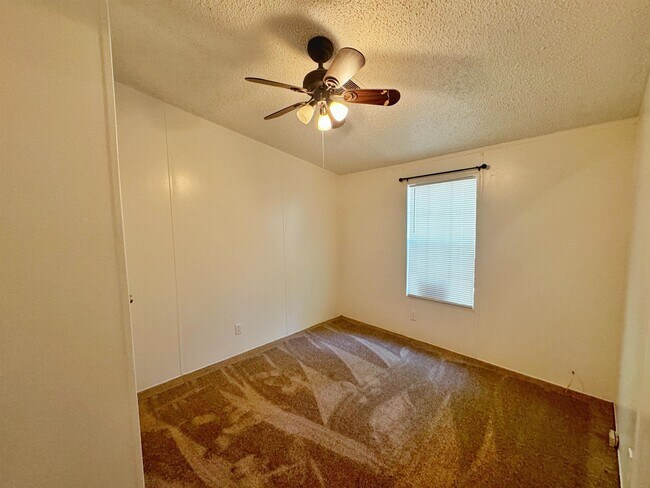 Building Photo - 5872 Pine Creek Dr
