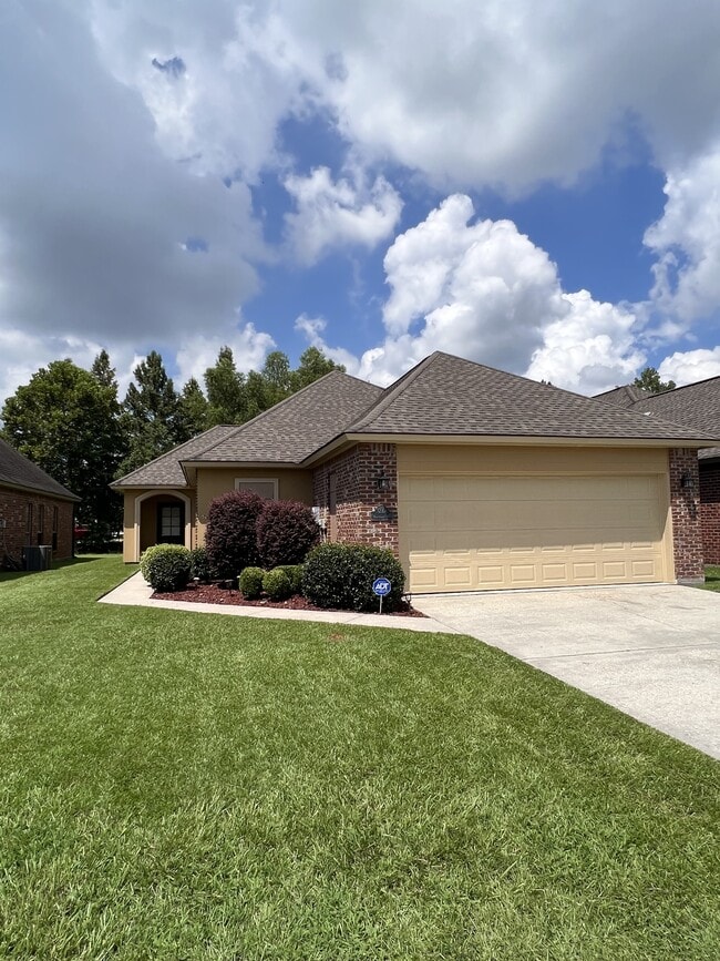 Primary Photo - 3266 Northlake Ave