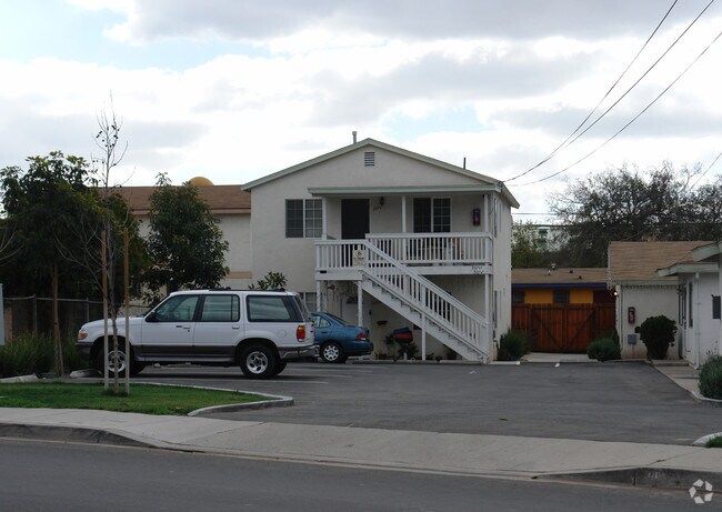 Building Photo - 3868 Sunset Ln