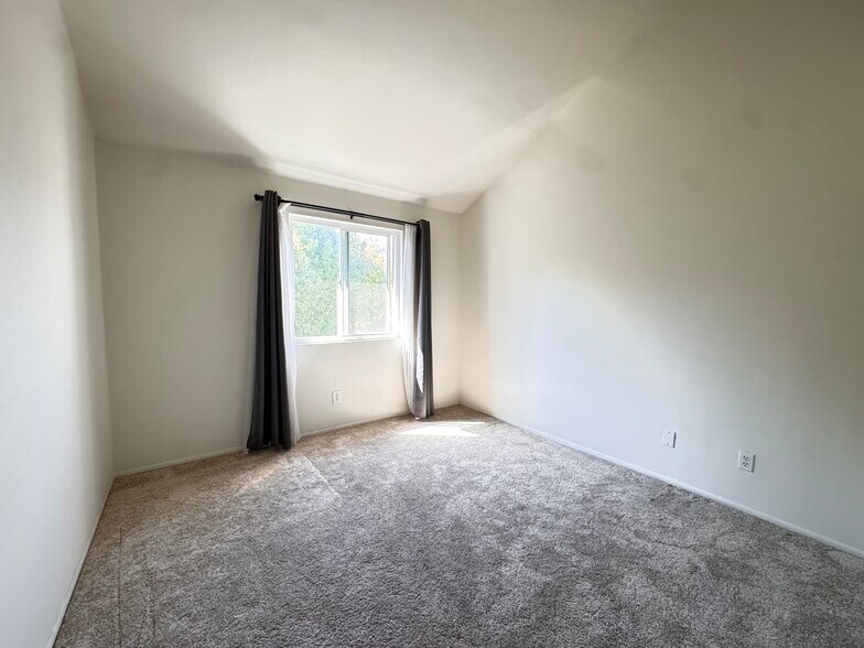 Building Photo - 22123 Figueroa St