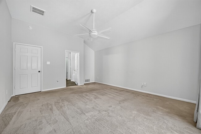 Building Photo - 14007 Hillingdale Ln