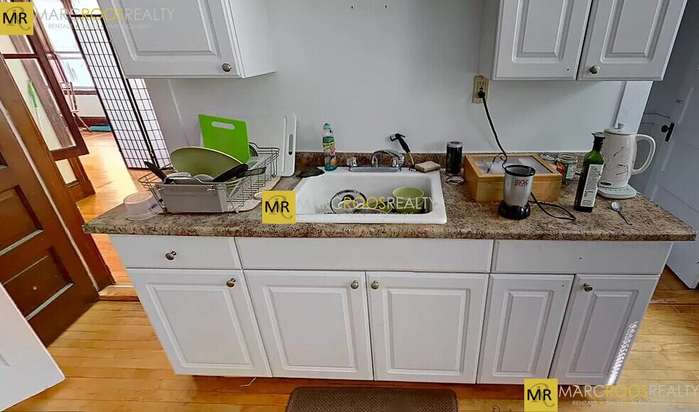 Building Photo - 15 Centre St