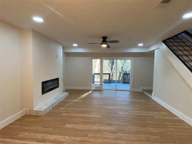 Building Photo - 6405 Shadow Valley Dr
