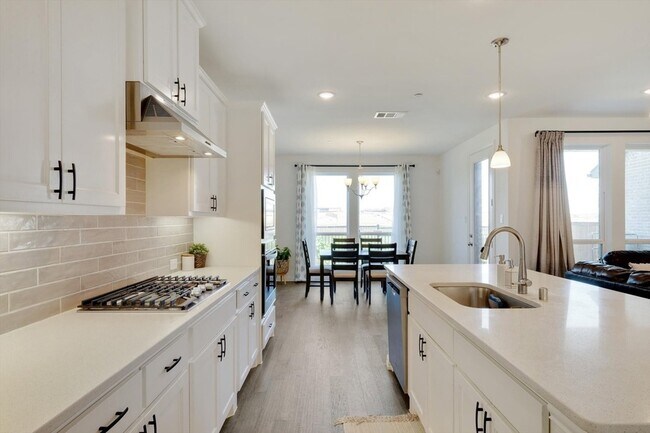 Building Photo - 205 Somerset Dr