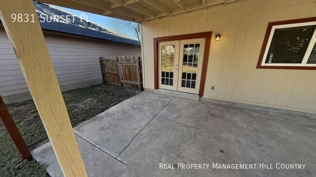 Building Photo - 9831 Sunset Pl