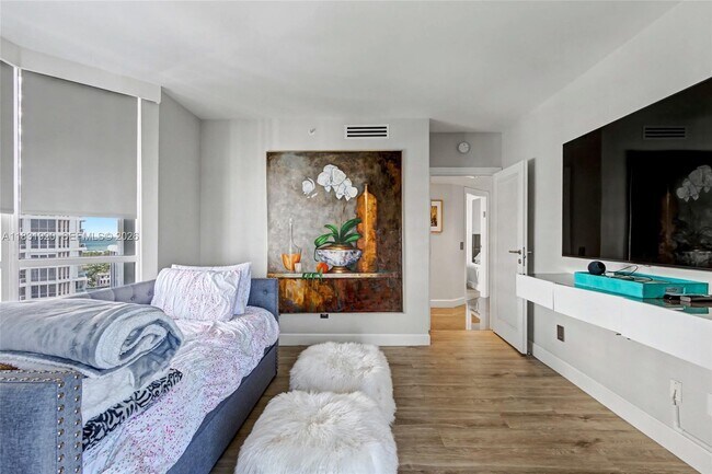 Building Photo - 21055 Yacht Club Dr