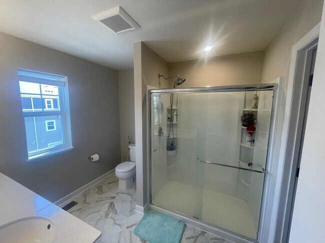 Building Photo - 873 Roselyn Dr