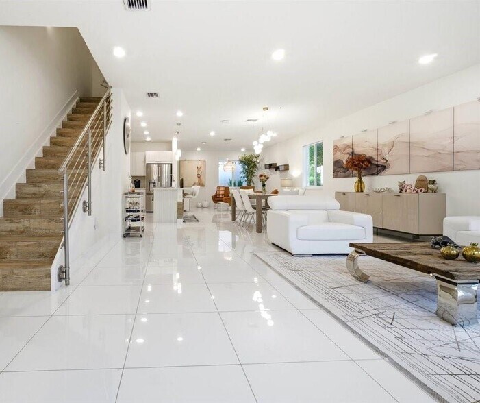 Building Photo - 6611 NW 102nd Path