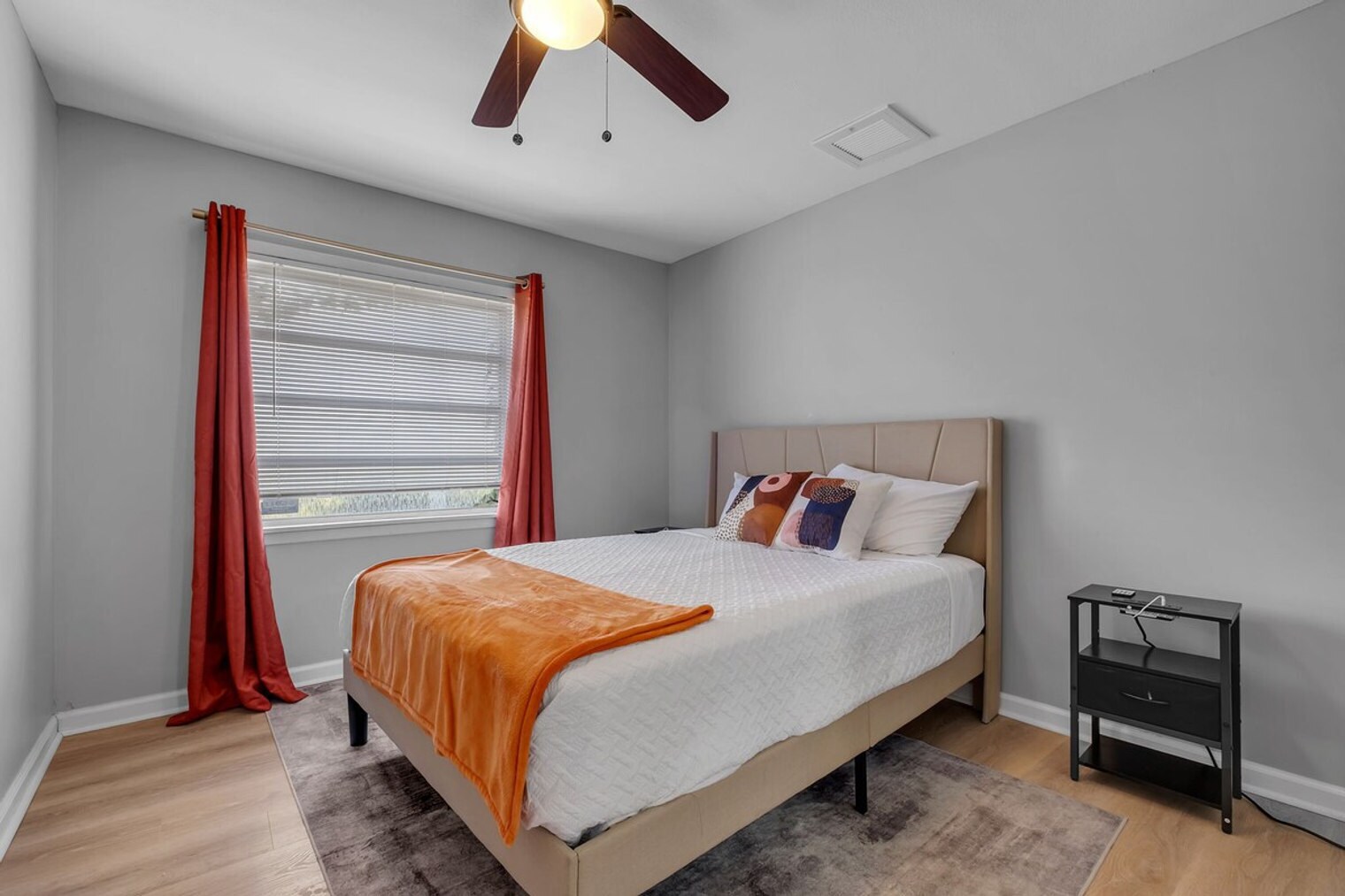 Building Photo - 218 Cactus St