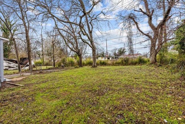 Building Photo - Charming & Newly Renovated 3 Bedroom 2 Bat...