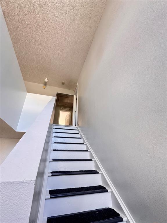 Building Photo - 2050 Corner Glen Dr