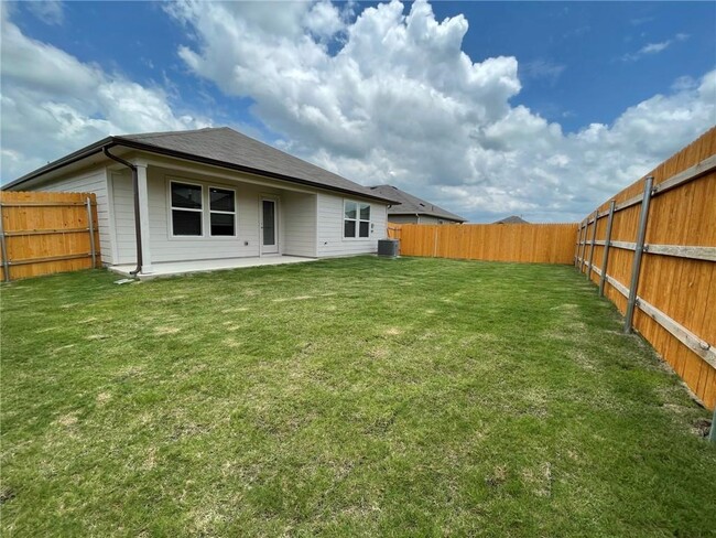 Building Photo - 128 Hazel Grv
