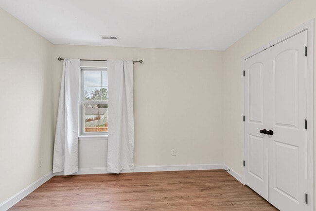 Building Photo - 303 Channel Run Ln