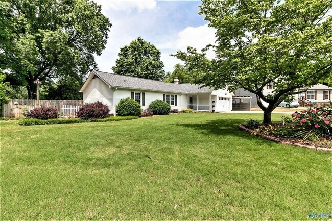Building Photo - 1201 Aldridge Dr SE