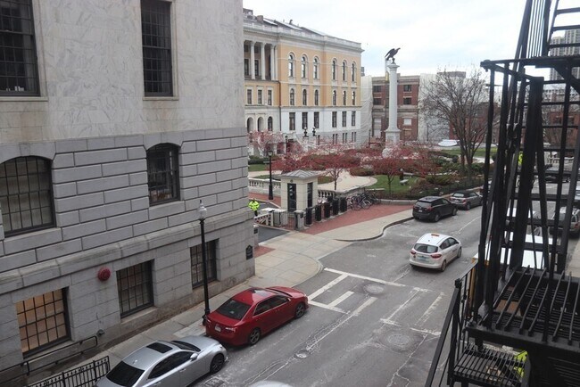Building Photo - 21 Beacon St
