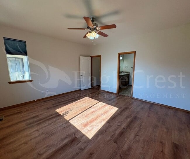 Building Photo - Three Bedroom, Two Bathroom House in Chape...