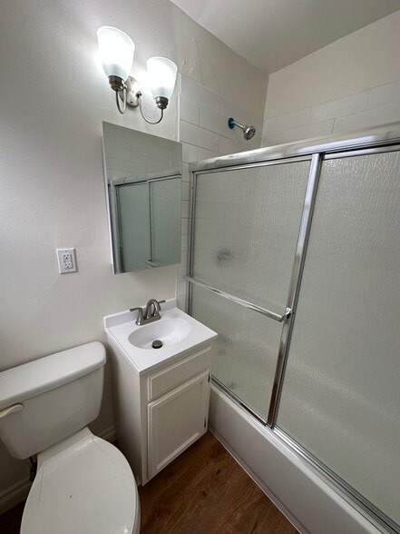 Building Photo - 265 S Manhattan Pl