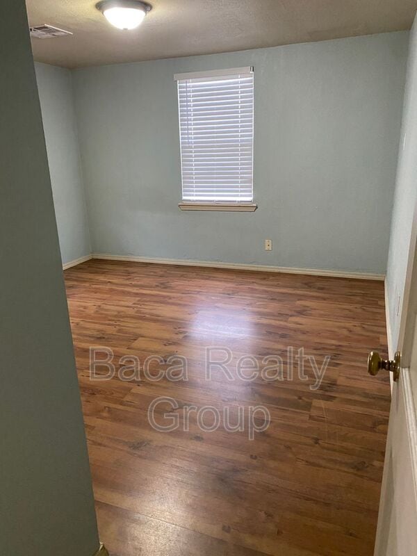 Building Photo - 827 W Brule St