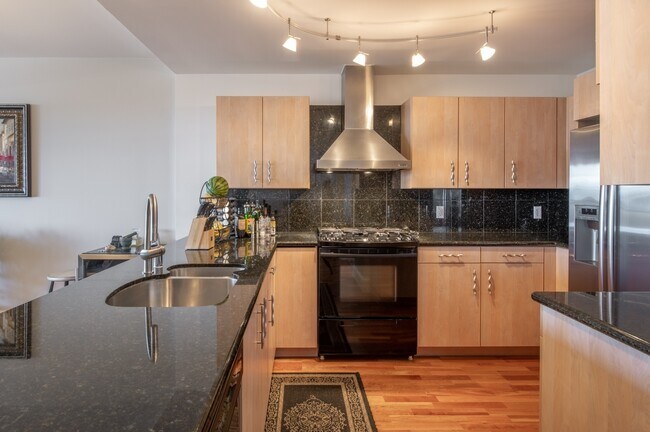 Building Photo - 1560 Blake St